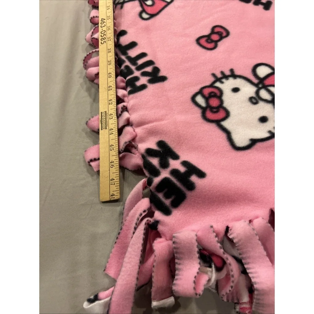 Hand-Tied Fleece Blanket/Throw‎ Hello Kitty NEW Reversible
